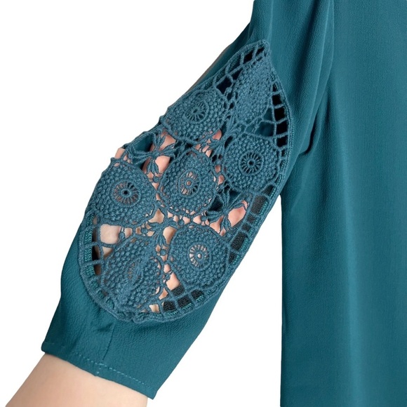 Dainty Hooligan Teal Scoop Neck Appliqué Sleeve Shift Dress - Picture 3 of 9